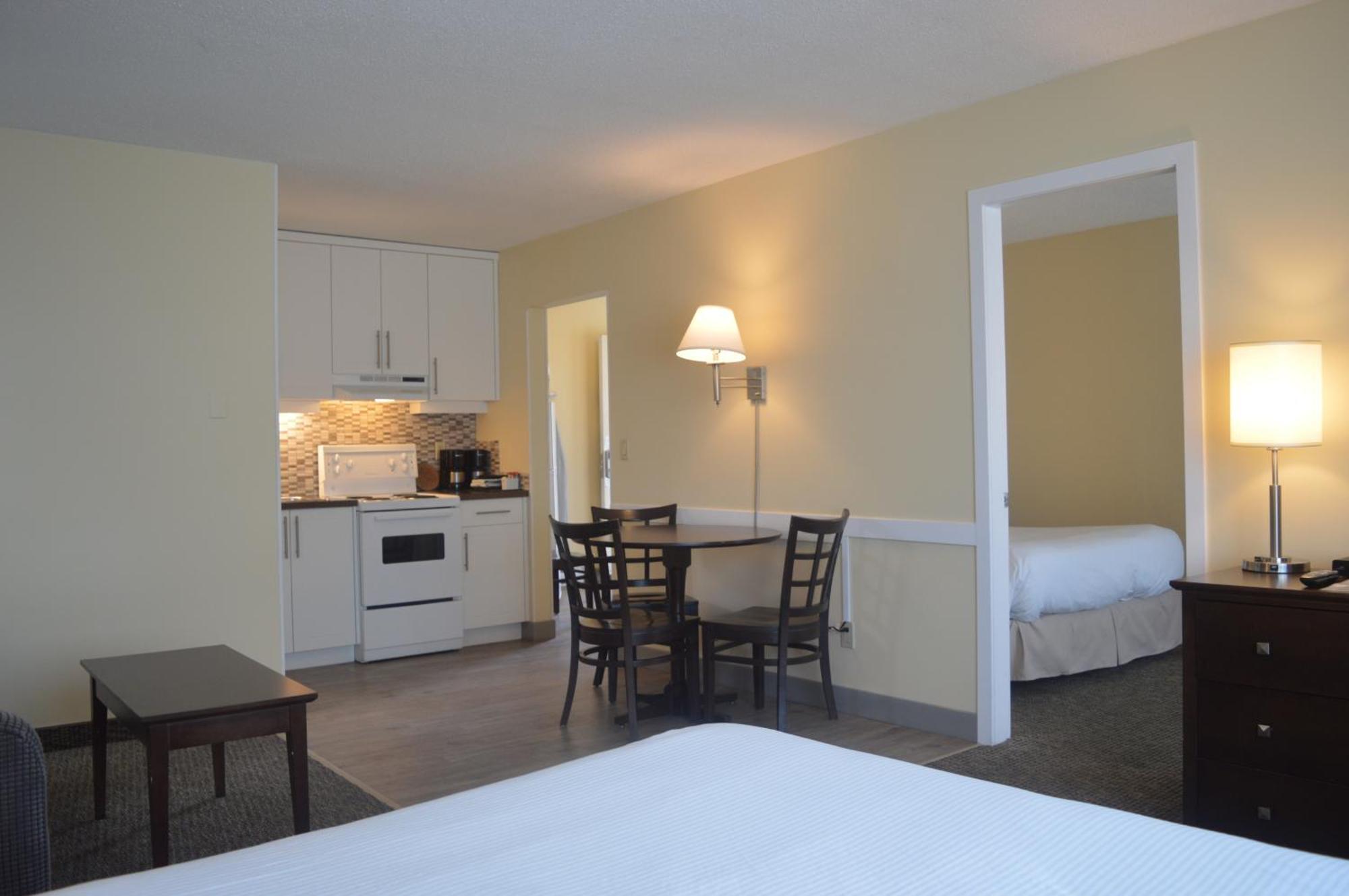 Siesta Suites Kelowna Exterior foto